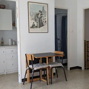 Appartement 2 Pieces, Acces Jardin, Quartier Residentiel, Arles